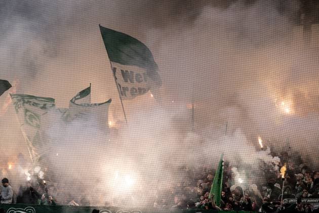07.11.2025, Fussball, 1. Bundesliga, 10. Spieltag Saison 2025 2026, SV Werder Bremen - VfL Wolfsburg, Pyrotechnik SV Werder Bremen, xRHR-FOTO TKx Copyright: RHR-FOTOx RHR-FOTO TK