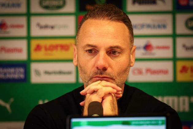 Ein nachdenklicher, enttaeuschter Cheftrainer Alexander Ende (SC Preussen Muenster 06) auf der Pressekonferenz, SpVgg Greuther Fuerth vs. SC Preussen Muenster, Fussball, Maenner, DFL, 2. Bundesliga, Saison 2025 2026, Sportpark Ronhof Thomas Sommer, 12. Spieltag, 07.11.2025 Fuerth Bayern Deutschland *** A thoughtful, disappointed head coach Alexander Ende SC Preussen Muenster 06 at the press conference, SpVgg Greuther Fuerth vs SC Preussen Muenster, Football, Men, DFL, 2 Bundesliga, Season 2025 2026, Sportpark Ronhof Thomas Sommer, Matchday 12, 07 11 2025 Fuerth Bayern Germany Copyright: xkolbert-press MartinxAgüerax