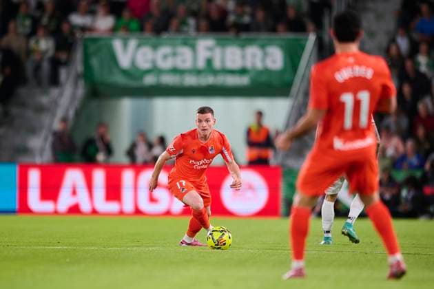 November 7, 2025, Elche, Alicante, Spain: Sergio Gomez of Real Sociedad in action during the Spanish League, LaLiga EA Sports, football match played between Elche CF and Real Sociedad at Estadio Manuel Martinez Valero on November 7, 2025 in Elche, Alicante, Spain. Elche Spain - ZUMAa181 20251107_zaa_a181_197 Copyright: xFranciscoxMaciax