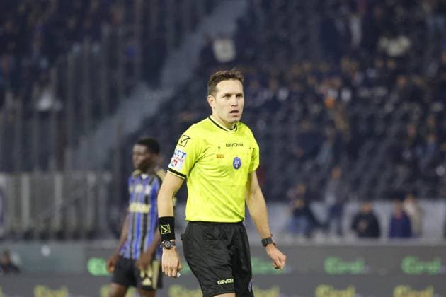 November 7, 2025, Pisa, ITALIA: Referee Matteo Marcenaro during the Italian Serie A soccer match Pisa SC vs Cremonese at Arena Garibaldi stadium in Pisa, Italy, 7 November 2025. ANSA ENRICO MATTIA DEL PUNTA. Serie A: Pisa - Cremonese  - ZUMAa110 20251107_zaf_a110_071 Copyright: xEnricoxMattiaxDelxPuntax