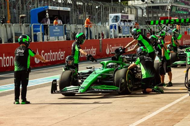 F1 - SAO PAULO GRAND PRIX 2025 HULKENBERG Nico (ger), Stake F1 Team Kick C45, pitstop action during the 2025 Formula 1 Grande Premio de Sao Paulo, 2025 Sao Paulo Grand Prix, 21th round of the 2025 FIA Formula One World Championship, WM, Weltmeisterschaft from November 7 to 9, 2025 on the Interlagos, in Sao Paulo, Brazil - Sao PauloBrazil  Copyright: xFLORENTxGOODENx