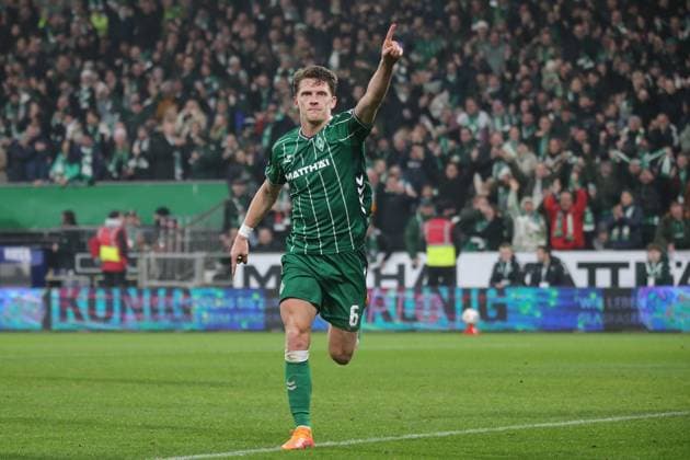 07.11.2025, xmohx, Fussball 1.Bundesliga, SV Werder Bremen - VfL Wolfsburg v.l. Torjubel nach dem Tor zum celebrating the goal celebrate 1:1 durch Jens Stage (SV Werder Bremen) (DFL DFB REGULATIONS PROHIBIT ANY USE OF PHOTOGRAPHS as IMAGE SEQUENCES and or QUASI-VIDEO) Bremen