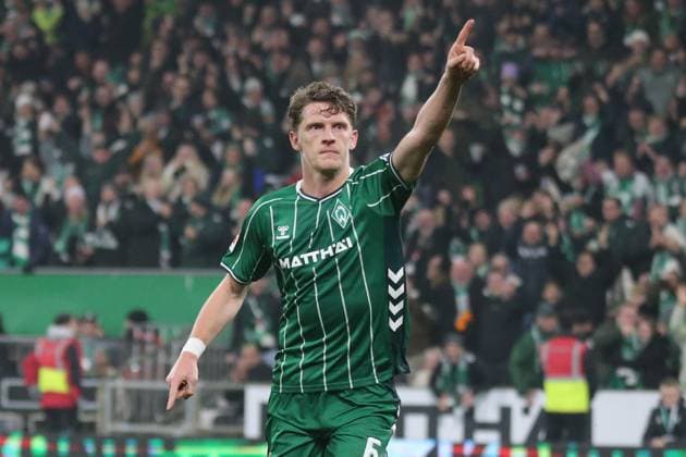 07.11.2025, xmohx, Fussball 1.Bundesliga, SV Werder Bremen - VfL Wolfsburg v.l. Torjubel nach dem Tor zum celebrating the goal celebrate 1:1 durch Jens Stage (SV Werder Bremen) (DFL DFB REGULATIONS PROHIBIT ANY USE OF PHOTOGRAPHS as IMAGE SEQUENCES and or QUASI-VIDEO) Bremen