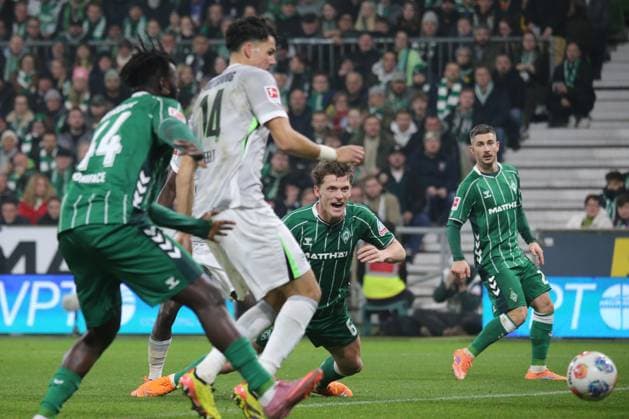 07.11.2025, xmohx, Fussball 1.Bundesliga, SV Werder Bremen - VfL Wolfsburg v.l. Jens Stage (SV Werder Bremen) Torschuetze, erzielt das Tor, Treffer, scores the goal 1:1 (DFL DFB REGULATIONS PROHIBIT ANY USE OF PHOTOGRAPHS as IMAGE SEQUENCES and or QUASI-VIDEO) Bremen