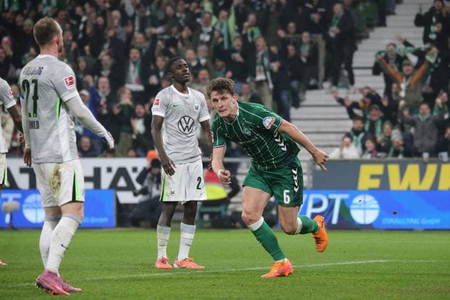 07.11.2025, xmohx, Fussball 1.Bundesliga, SV Werder Bremen - VfL Wolfsburg v.l. Torjubel nach dem Tor zum celebrating the goal celebrate 1:1 durch Jens Stage (SV Werder Bremen) (DFL DFB REGULATIONS PROHIBIT ANY USE OF PHOTOGRAPHS as IMAGE SEQUENCES and or QUASI-VIDEO) Bremen