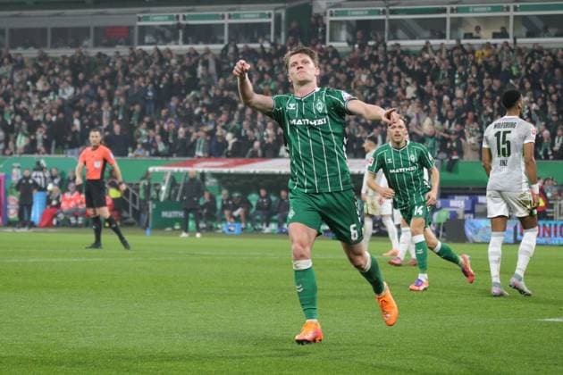 07.11.2025, xmohx, Fussball 1.Bundesliga, SV Werder Bremen - VfL Wolfsburg v.l. Torjubel nach dem Tor zum celebrating the goal celebrate 1:1 durch Jens Stage (SV Werder Bremen) (DFL DFB REGULATIONS PROHIBIT ANY USE OF PHOTOGRAPHS as IMAGE SEQUENCES and or QUASI-VIDEO) Bremen
