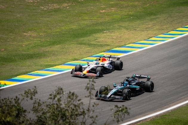 Formula?1?MSC?Cruises?Grande?Prêmio?de?São?Paulo?2025 Gabriela Testa OVERTAKE MAXPPP - São?Paulo 07 11 2025 06 HADJAR Isack (fra), Visa Cash APP Racing Bulls, and 63 RUSSELL George (gbr), Mercedes-AMG PETRONAS F1 Team, action at the Formula 1 MSC Cruises Grande Prêmio de São Paulo 2025, the 21st round of the 2025 FIA Formula 1 World Championship, WM, Weltmeisterschaft at the Autódromo José Carlos Pace in São Paulo, interlaces, Brazil, from 6 to 9 November 2025 São?Paulo Autódromo José?Carlos?Pace, Interlagos Brazil Copyright: xOVERTAKE MAXPPPxGabrielaxTestax OVT202511074026 OVT202511074026