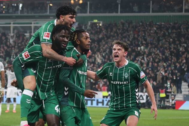 07.11.2025, xmohx, Fussball 1.Bundesliga, SV Werder Bremen - VfL Wolfsburg v.l. Victor Boniface (SV Werder Bremen) vor dem Tor zum 2:1 mit Victor Boniface (SV Werder Bremen) (DFL DFB REGULATIONS PROHIBIT ANY USE OF PHOTOGRAPHS as IMAGE SEQUENCES and or QUASI-VIDEO) Bremen *** 07 11 2025, xmohx, Soccer 1 Bundesliga, SV Werder Bremen VfL Wolfsburg v l Victor Boniface SV Werder Bremen in front of the goal to 2 1 with Victor Boniface SV Werder Bremen DFL DFB REGULATIONS PROHIBIT ANY USE OF PHOTOGRAPHS as IMAGE SEQUENCES and or QUASI VIDEO Bremen