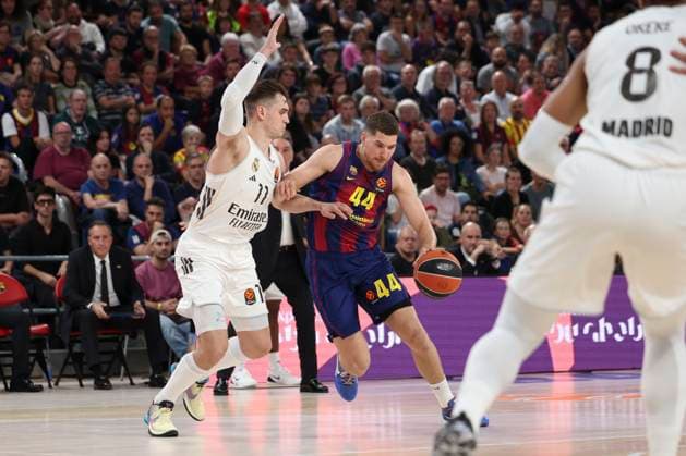 November 7, 2025, Barcelona, Barcelona, Spain: Joel Parra of FC Barcelona, Barca and Mario Hezonja of Real Madrid in action during the EuroLeague Regular Season Round 9 match played between FC Barcelona and Real Madrid at Palau Blaugrana on November 07, 2025 in Barcelona, Spain. Barcelona Spain - ZUMAa181 20251107_zaa_a181_223 Copyright: xJavierxBorregox
