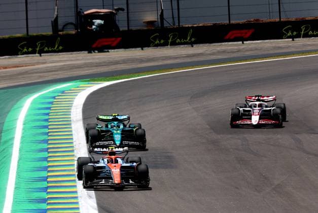 Formula 1 MSC Cruises Grande Premio de Sao Paulo 2025 07.11.2025, Autodromo Jose Carlos Pace, Interlagos, Formula 1 MSC Cruises Grande Premio de Sao Paulo 2025 , im Bild Carlos Sainz Jr. (ESP), Atlassian Williams Racing, Fernando Alonso (ESP), Aston Martin Aramco Cognizant Formula One Team, Esteban Ocon (FRA), MoneyGram Haas F1 Team