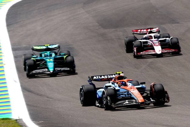 Formula 1 MSC Cruises Grande Premio de Sao Paulo 2025 07.11.2025, Autodromo Jose Carlos Pace, Interlagos, Formula 1 MSC Cruises Grande Premio de Sao Paulo 2025 , im Bild Carlos Sainz Jr. (ESP), Atlassian Williams Racing, Fernando Alonso (ESP), Aston Martin Aramco Cognizant Formula One Team, Esteban Ocon (FRA), MoneyGram Haas F1 Team