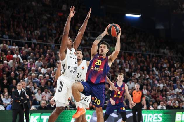 November 7, 2025, Barcelona, Barcelona, Spain: Nico Laprovittola of FC Barcelona, Barca and Theo Maledon of Real Madrid in action during the EuroLeague Regular Season Round 9 match played between FC Barcelona and Real Madrid at Palau Blaugrana on November 07, 2025 in Barcelona, Spain. Barcelona Spain - ZUMAa181 20251107_zaa_a181_240 Copyright: xJavierxBorregox