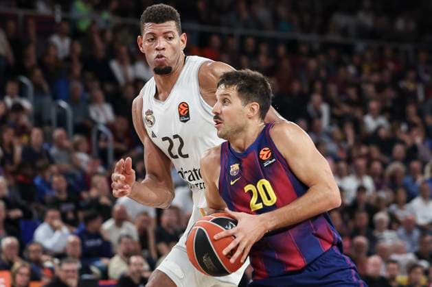 November 7, 2025, Barcelona, Barcelona, Spain: Nico Laprovittola of FC Barcelona, Barca and Edy Tavares of Real Madrid in action during the EuroLeague Regular Season Round 9 match played between FC Barcelona and Real Madrid at Palau Blaugrana on November 07, 2025 in Barcelona, Spain. Barcelona Spain - ZUMAa181 20251107_zaa_a181_243 Copyright: xJavierxBorregox