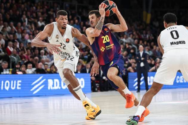 November 7, 2025, Barcelona, Barcelona, Spain: Nico Laprovittola of FC Barcelona, Barca and Edy Tavares of Real Madrid in action during the EuroLeague Regular Season Round 9 match played between FC Barcelona and Real Madrid at Palau Blaugrana on November 07, 2025 in Barcelona, Spain. Barcelona Spain - ZUMAa181 20251107_zaa_a181_251 Copyright: xJavierxBorregox