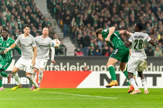 Tor zum 1:1 Jens Stage (SV Werder Bremen, 06) Kopfball, GER, SV Werder Bremen vs VfL Wolfsburg, Fussball, Bundesliga, Spieltag 10, Saison 2025 2026, 07.11.2025 DFL REGULATIONS PROHIBIT ANY USE OF PHOTOGRAPHS AS IMAGE SEQUENCES AND OR QUASI-VIDEO GER, SV Werder Bremen vs VfL Wolfsburg, Fussball, Bundesliga, Spieltag 10, Saison 2025 2026, 07.11.2025 Bremen Copyright: xEibner-Pressefoto MaxxVincenx EP_MVN