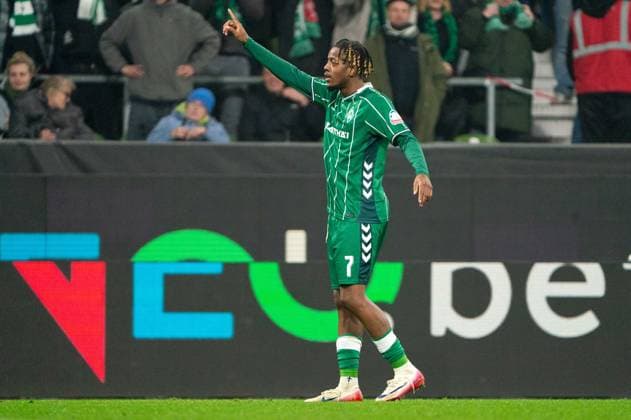 Tor zum 1:2 Samuel Mbangula (SV Werder Bremen, 07) jubelt Jubel, GER, SV Werder Bremen vs VfL Wolfsburg, Fussball, Bundesliga, Spieltag 10, Saison 2025 2026, 07.11.2025 DFL REGULATIONS PROHIBIT ANY USE OF PHOTOGRAPHS AS IMAGE SEQUENCES AND OR QUASI-VIDEO GER, SV Werder Bremen vs VfL Wolfsburg, Fussball, Bundesliga, Spieltag 10, Saison 2025 2026, 07.11.2025 Bremen Copyright: xEibner-Pressefoto MaxxVincenx EP_MVN