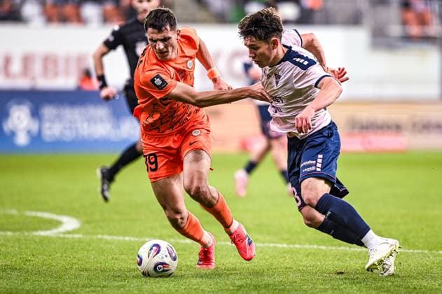 Lubin 07.11.2025 Pilka nozna PKO BP Ekstraklasa sezon 2025 2026 15 kolejka mecz: Zaglebie Lubin - Gornik Zabrze --- Football PKO Ekstraklasa 2025 2026 season 15 round match: Zaglebie Lubin - Gornik Zabrze nz Filip Kocaba Maksym Khlan Fot. Kai Taller Arena Akcji NEWSPIX.PL --- newspix.pl 