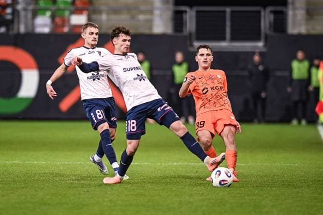 Lubin 07.11.2025 Pilka nozna PKO BP Ekstraklasa sezon 2025 2026 15 kolejka mecz: Zaglebie Lubin - Gornik Zabrze --- Football PKO Ekstraklasa 2025 2026 season 15 round match: Zaglebie Lubin - Gornik Zabrze nz Matus Kmet Lukas Ambros Filip Kocaba Fot. Kai Taller Arena Akcji NEWSPIX.PL --- newspix.pl 