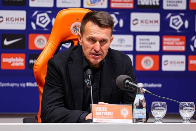 2025.11.07 Lubin pilka nozna PKO Ekstraklasa sezon 2025 2026 KGHM Zaglebie Lubin - Gornik Zabrze N z Leszek Ojrzynski (trener, head coach) Foto Pawel Andrachiewicz PressFocus 2025.11.07 Lubin Football - Polish PKO Ekstraklasa season 2025 2026 KGHM Zaglebie Lubin - Gornik Zabrze Leszek Ojrzynski (trener, head coach) Credit: Pawel Andrachiewicz PressFocus NEWSPIX.PL --- newspix.pl 