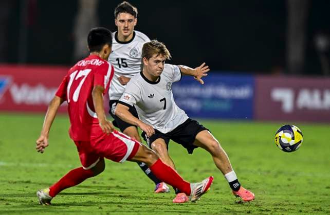 Germany v Korea DPR : Group G - FIFA U-17 World Cup Qatar 2025 Benjamin Ley (R) of Germany and Kyong Bong Ri of Korea DPR in action during the FIFA U-17 World Cup Qatar 2025 Group G match between Germany and Korea DPR in Doha, Qatar, on November 7, 2025. DOHA Qatar Copyright: xNOUSHADxTHEKKAYILx
