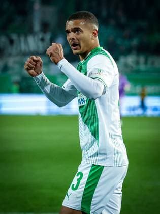 Maximilian Dietz 33 (Spvgg Greuther Fuerth) feuert die Fans an, SpVgg Greuther Fuerth vs. SC Preussen Muenster, Fussball, Maenner, DFL, 2. Bundesliga, Saison 2025 2026, Sportpark Ronhof Thomas Sommer, 12. Spieltag, 07.11.2025 Fuerth Bayern Deutschland