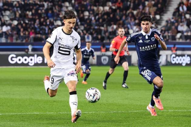 FOOTBALL : Paris FC Vs Rennes - Ligue 1 - 07 11 2025 Esteban Lepaul (Stade Rennais) Vs Thibault De Smet (Paris FC) ParisFrance  Copyright: xMichaelxBaucherx