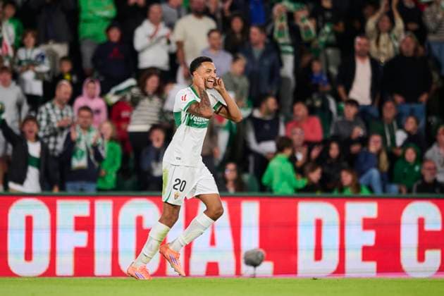Elche CF v Real Sociedad- LaLiga EA Sports ELCHE, SPAIN - NOVEMBER 7: Alvaro Rodriguez of Elche CF celebrates after scoring his team s first goal during to the LaLiga EA Sports match between Elche CF and Real Sociedad at Manuel Martinez Valero stadium on November 7, 2025 in Elche, Spain. (Photo by Francisco Macia Photo Players Images Magara Press) Elche Estadio Martinez Valero Spain Copyright: xFranciscoxMaciax