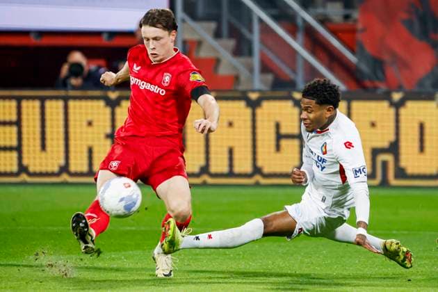 Sondre Orjasaeter of FC Twente shoot the ball under pressure from Tyrese Noslin of Telstar FC Twente v SC Telstar, Eredivisie, FC Twente 65 v Telstar 1963, De Grolsch Veste Stadium, November 7, 2025, Enschede, Netherlands.