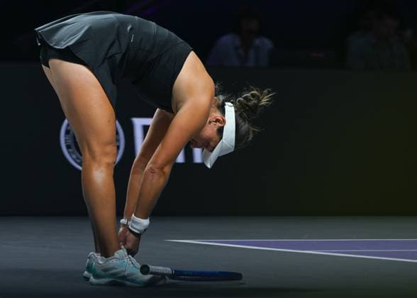 WTA, Tennis Damen Finals 2025 - Day Seven RIYADH, SAUDI ARABIA NOVEMBER 7: Jessica Pegula of the United States plays against Elena Rybakina of Kazakhstan during their semifinal match on Day 7 of the 2025 WTA Finals, part of the Hologic WTA Tour, at King Saud University Indoor Arena in Riyadh, Saudi Arabia, on November 7, 2025. Riyadh Saudi Arabia  Copyright: xSTRx originalFilename:str-wtafinal251107_np7tx.jpg
