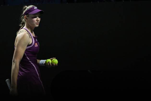 WTA, Tennis Damen Finals 2025 - Day Seven RIYADH, SAUDI ARABIA NOVEMBER 7: Elena Rybakina of Kazakhstan plays against Jessica Pegula of the United States during their semifinal match on Day 7 of the 2025 WTA Finals, part of the Hologic WTA Tour, at King Saud University Indoor Arena in Riyadh, Saudi Arabia, on November 7, 2025. Riyadh Saudi Arabia  Copyright: xSTRx originalFilename:str-wtafinal251107_npHLo.jpg