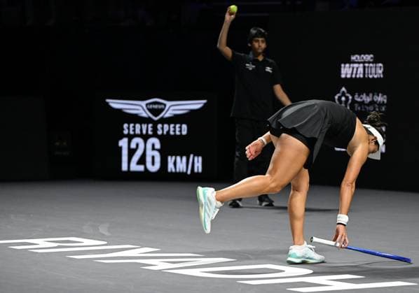 WTA, Tennis Damen Finals 2025 - Day Seven RIYADH, SAUDI ARABIA NOVEMBER 7: Jessica Pegula of the United States plays against Elena Rybakina of Kazakhstan during their semifinal match on Day 7 of the 2025 WTA Finals, part of the Hologic WTA Tour, at King Saud University Indoor Arena in Riyadh, Saudi Arabia, on November 7, 2025. Riyadh Saudi Arabia  Copyright: xSTRx originalFilename:str-wtafinal251107_npnNc.jpg