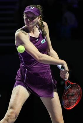 WTA, Tennis Damen Finals 2025 - Day Seven RIYADH, SAUDI ARABIA NOVEMBER 7: Elena Rybakina of Kazakhstan plays against Jessica Pegula of the United States during their semifinal match on Day 7 of the 2025 WTA Finals, part of the Hologic WTA Tour, at King Saud University Indoor Arena in Riyadh, Saudi Arabia, on November 7, 2025. Riyadh Saudi Arabia  Copyright: xSTRx originalFilename:str-wtafinal251107_npx74.jpg