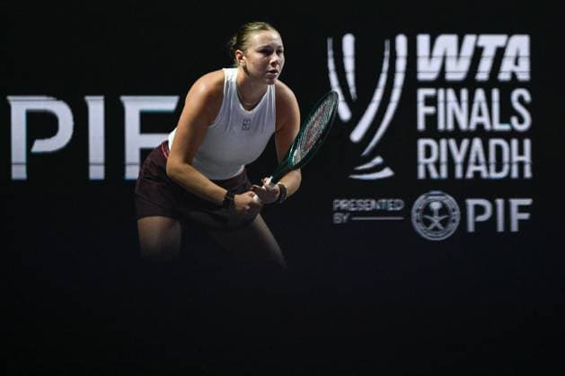 WTA, Tennis Damen Finals 2025 - Day Seven RIYADH, SAUDI ARABIA NOVEMBER 7: Amanda Anisimova of the United States plays against Aryna Sabalenka during their semifinal match on Day 7 of the 2025 WTA Finals, part of the Hologic WTA Tour, at King Saud University Indoor Arena in Riyadh, Saudi Arabia, on November 7, 2025. Riyadh Saudi Arabia  Copyright: xSTRx originalFilename:str-wtafinal251107_np579.jpg