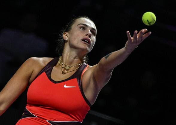 WTA, Tennis Damen Finals 2025 - Day Seven RIYADH, SAUDI ARABIA NOVEMBER 7: Aryna Sabalenka plays against Amanda Anisimova of the United States during their semifinal match on Day 7 of the 2025 WTA Finals, part of the Hologic WTA Tour, at King Saud University Indoor Arena in Riyadh, Saudi Arabia, on November 7, 2025. Riyadh Saudi Arabia  Copyright: xSTRx originalFilename:str-wtafinal251107_npL7w.jpg