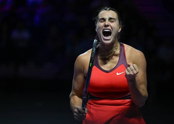 WTA, Tennis Damen Finals 2025 - Day Seven RIYADH, SAUDI ARABIA NOVEMBER 7: Aryna Sabalenka plays against Amanda Anisimova of the United States during their semifinal match on Day 7 of the 2025 WTA Finals, part of the Hologic WTA Tour, at King Saud University Indoor Arena in Riyadh, Saudi Arabia, on November 7, 2025. Riyadh Saudi Arabia  Copyright: xSTRx originalFilename:str-wtafinal251107_nphDq.jpg