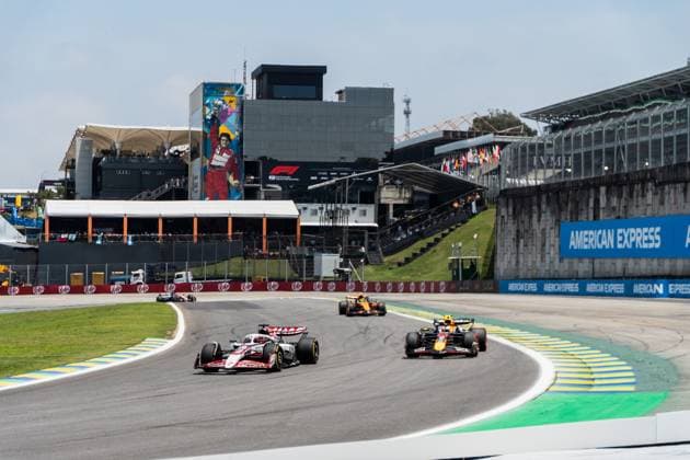 Formula?1?MSC?Cruises?Grande?Prêmio?de?São?Paulo?2025 Gabriela Testa OVERTAKE MAXPPP - São?Paulo 07 11 2025 31 OCON Esteban (fra), MoneyGram Haas F1 Team, and 22 TSUNODA Yuki (jpn), Oracle Red Bull Racing, action at the Formula 1 MSC Cruises Grande Prêmio de São Paulo 2025, the 21st round of the 2025 FIA Formula 1 World Championship, WM, Weltmeisterschaft at the Autódromo José Carlos Pace in São Paulo, interlaces, Brazil, from 6 to 9 November 2025 São?Paulo Autódromo José?Carlos?Pace, Interlagos Brazil Copyright: xOVERTAKE MAXPPPxGabrielaxTestax OVT202511084441 OVT202511084441
