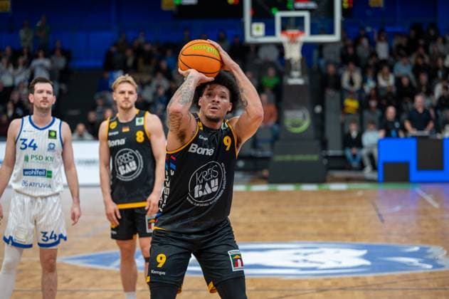 David Allan Cohn (PS Karlsruhe Lions, 34), Lucas Mayer (Bozic Estriche Knights Kirchheim, 08), Tylan James Pope (Bozic Estriche Knights Kirchheim, 09), GER, PS Karlsruhe Lions vs. Bozic Estriche Knights Kirchheim, BARMER 2. Basketball Bundesliga, 07. Spieltag, Saison 2025 2026, 07.11.2025 GER, PS Karlsruhe Lions vs. Bozic Estriche Knights Kirchheim, BARMER 2. Basketball Bundesliga, 07. Spieltag, Saison 2025 2026, 07.11..2025 Karlsruhe Copyright: xEibner-Pressefoto SilasxKunzx EP_SKZ