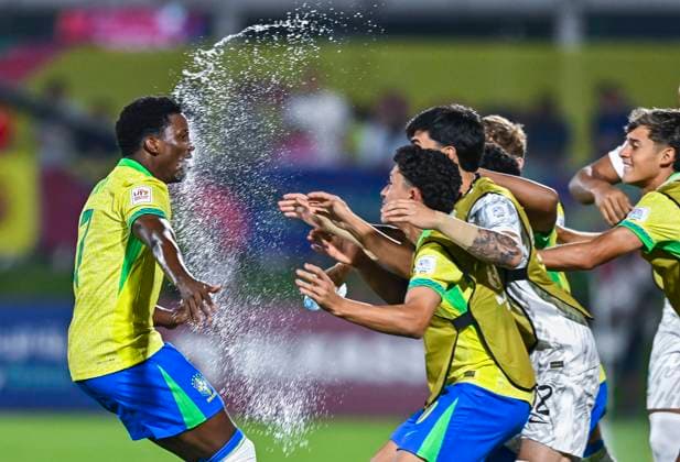 (251108) -- DOHA, Nov. 8, 2025 -- Ruan Pablo (1st L) of Brazil celebrates with his teammates after scoring during the group H match between Brazil and Indonesia of FIFA U17, U 17 World cup Qatar 2025 in Doha, Qatar, on Nov. 7, 2025. (Photo by Xinhua) (SP)QATAR-DOHA-FIFA U17 WORLD CUP 2025-BRAZIL V INDONESIA Nikku 