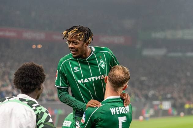 Deutschland, Fussball, 1. Bundesliga, 10. Spieltag, 2025 2026, Werder Bremen - VfL Wolfsburg am 07.11. in Bremen (Weserstadion): Torjubel 2:1 Samuel Mbangula (Werder Bremen 7) Copyright: xSvenxHeidmannx