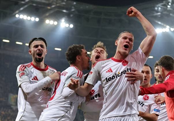 07.11.2025 - Fussball - Saison 2025 2026 - 2. Fussball - Bundesliga - 12. Spieltag: SG Dynamo Dresden SGD - 1. FC Nürnberg FCN ( Club ) - Sportfoto Zink DaMa - xdaxmax - DFL regulations prohibit any use of photographs as image sequences and or quasi-video - only for editorial use - Jubel Freude Torjubel nach Tor zum 1:2 - Berkay Yilmaz (21, 1. FC Nürnberg FCN ) Rafael Lubach (18, 1. FC Nürnberg FCN ) Tim Janisch (32, 1. FC Nürnberg FCN ) Artem Stepanov (11, 1. FC Nürnberg FCN ) jubelt freut sich - Torschütze: Tim Janisch (32, 1. FC Nürnberg FCN )