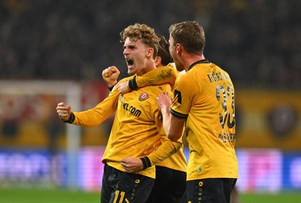1:1-Torjubel, Jubel bei Dresden, Torschütze Dominik Kother und rechts: Christoph Daferner (beide Dresden), 07.11.2025, Fussball, GER, Saison 2025 2026, 2. Bundesliga, Zweite Liga, 12. Spieltag, Rudolf-Harbig-Stadion Dresden, SG Dynamo Dresden - 1. FC Nürnberg, DFB AND DFL REGULATIONS PROHIBIT ANY USE OF PHOTOGRAPHS as IMAGE SEQUENCES and or QUASI-VIDEO,