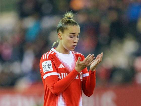 Bayerns 7 Giulia GWINN. Frauenfussball: Muenchen - Berlin 4:0. Frauen - Fußball - Bundesliga, FC Bayern München - 1. FC Union Berlin, 10.Spieltag, Saison 2025-2026, am 7.11.2025 in Muenchen, F C B A Y E R N C A M P U S, Deutschland. Quelle Copyright Credit : Oryk HAIST