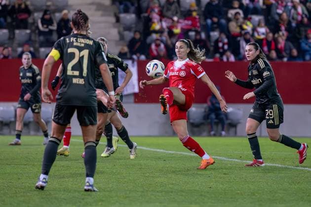 Katharina Naschenweng (FC Bayern Muenchen Frauen, 19) GER, FC Bayern Muenchen Frauen vs. 1. FC Union Berlin, Fussball, Google Pixel Frauen-Bundesliga, 10. Spieltag, Saison 2025 2026, 07.11.2025. (DFL DFB REGULATIONS PROHIBIT ANY USE OF PHOTOGRAPHS as IMAGE SEQUENCES and or QUASI-VIDEO). GER, FC Bayern Muenchen Frauen vs. 1. FC Union Berlin, Fussball, Google Pixel Frauen-Bundesliga, 10. Spieltag, Saison 2025 2026, 07.11.2025. Muenchen Copyright: xEibner-Pressefoto HeikexFeinerx EP_HFR