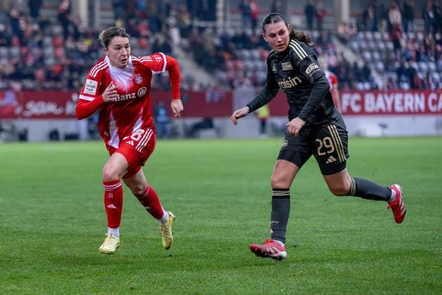 Barbara Dunst (FC Bayern Muenchen Frauen, 28) machte nach langer Verletzung ihr erstes Spiel fuer den FC Bayern, rechts Antonia Halverkamps (1. FC Union Berlin, 29) GER, FC Bayern Muenchen Frauen vs. 1. FC Union Berlin, Fussball, Google Pixel Frauen-Bundesliga, 10. Spieltag, Saison 2025 2026, 07.11.2025. (DFL DFB REGULATIONS PROHIBIT ANY USE OF PHOTOGRAPHS as IMAGE SEQUENCES and or QUASI-VIDEO). GER, FC Bayern Muenchen Frauen vs. 1. FC Union Berlin, Fussball, Google Pixel Frauen-Bundesliga, 10. Spieltag, Saison 2025 2026, 07.11.2025. Muenchen Copyright: xEibner-Pressefoto HeikexFeinerx EP_HFR