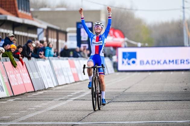 2025 UEC Cyclo-Cross EC - Women Juniors MIDDELKERKE, BELGIUM - NOVEMBER 08 : Bukovska Barbora (CZE) celebrating her victory during the 2025 UEC Cyclo-Cross European Championships for Women Juniors on November 08, 2025 in Middelkerke, Belgium, 08 11 2025 Middelkerke Belgium  Copyright: xNicoxVereeckenx