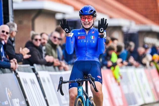 2025 UEC Cyclo-Cross EC - Women Juniors MIDDELKERKE, BELGIUM - NOVEMBER 08 : Azzetti Heidi (ITA) celebrating her third place during the 2025 UEC Cyclo-Cross European Championships for Women Juniors on November 08, 2025 in Middelkerke, Belgium, 08 11 2025 Middelkerke Belgium  Copyright: xNicoxVereeckenx