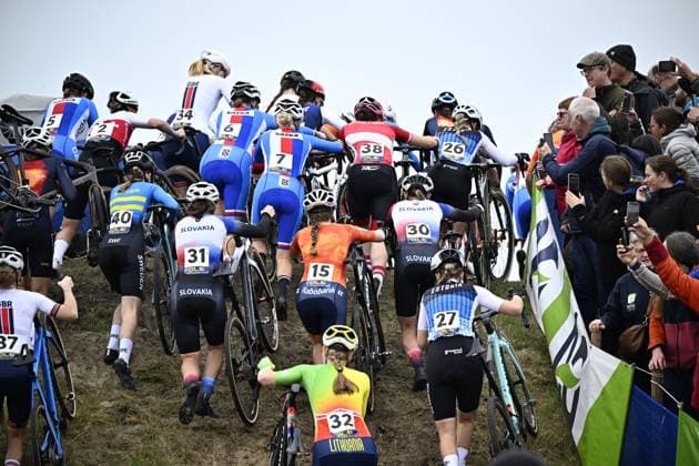 Riders pictured in action during the junior women race at the UEC Cyclocross European Championships, Saturday 08 November 2025, in Middelkerke. JASPERxJACOBS  x140144495x