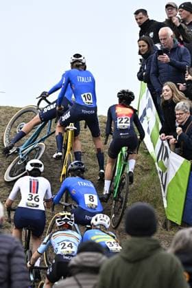 Riders pictured in action during the junior women race at the UEC Cyclocross European Championships, Saturday 08 November 2025, in Middelkerke. JASPERxJACOBS  x140145167x