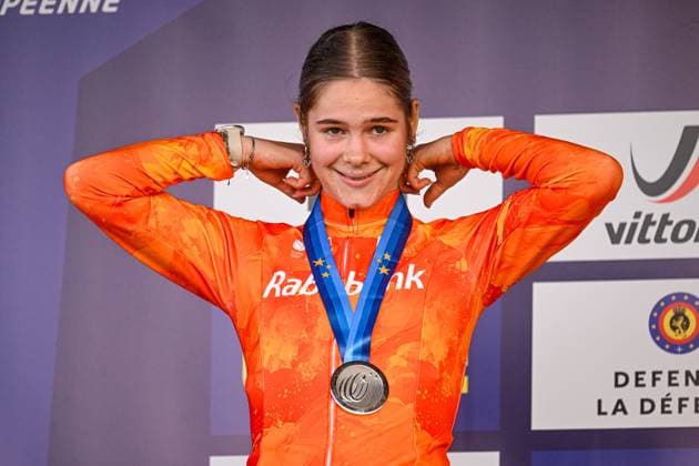 2025 UEC Cyclo-Cross EC - Women Juniors MIDDELKERKE, BELGIUM - NOVEMBER 08 : Jochems Nynke (NLD) on the podium during the 2025 UEC Cyclo-Cross European Championships for Women Juniors on November 08, 2025 in Middelkerke, Belgium, 08 11 2025 Middelkerke Belgium  Copyright: xNicoxVereeckenx