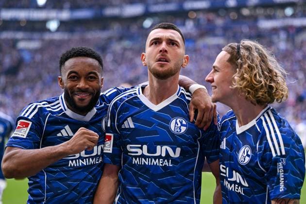 08.11.2025, Fussball, 2. Bundesliga, Saison 2025 2026, 12. Spieltag, FC Schalke 04 - SV Elversberg, Hasan Kurucay (FC Schalke 04) freut sich über das Tor zum 1:0, xRHR-FOTO YYx Copyright: KROEGER RHR-FOTOx RHR-FOTO YY